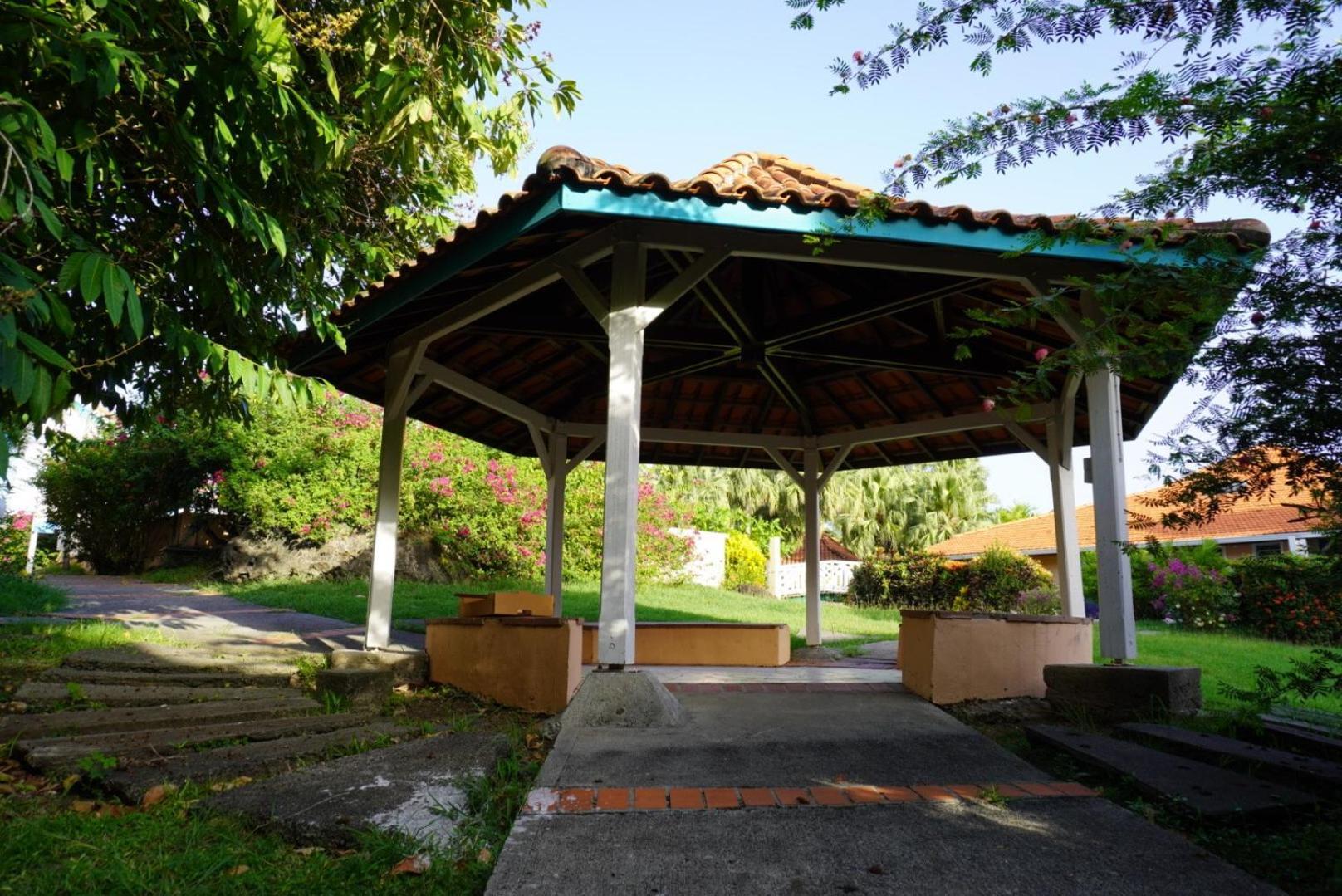 T2 Spacieux, Confort, Piscine & Plage A Sainte-Anne Luaran gambar